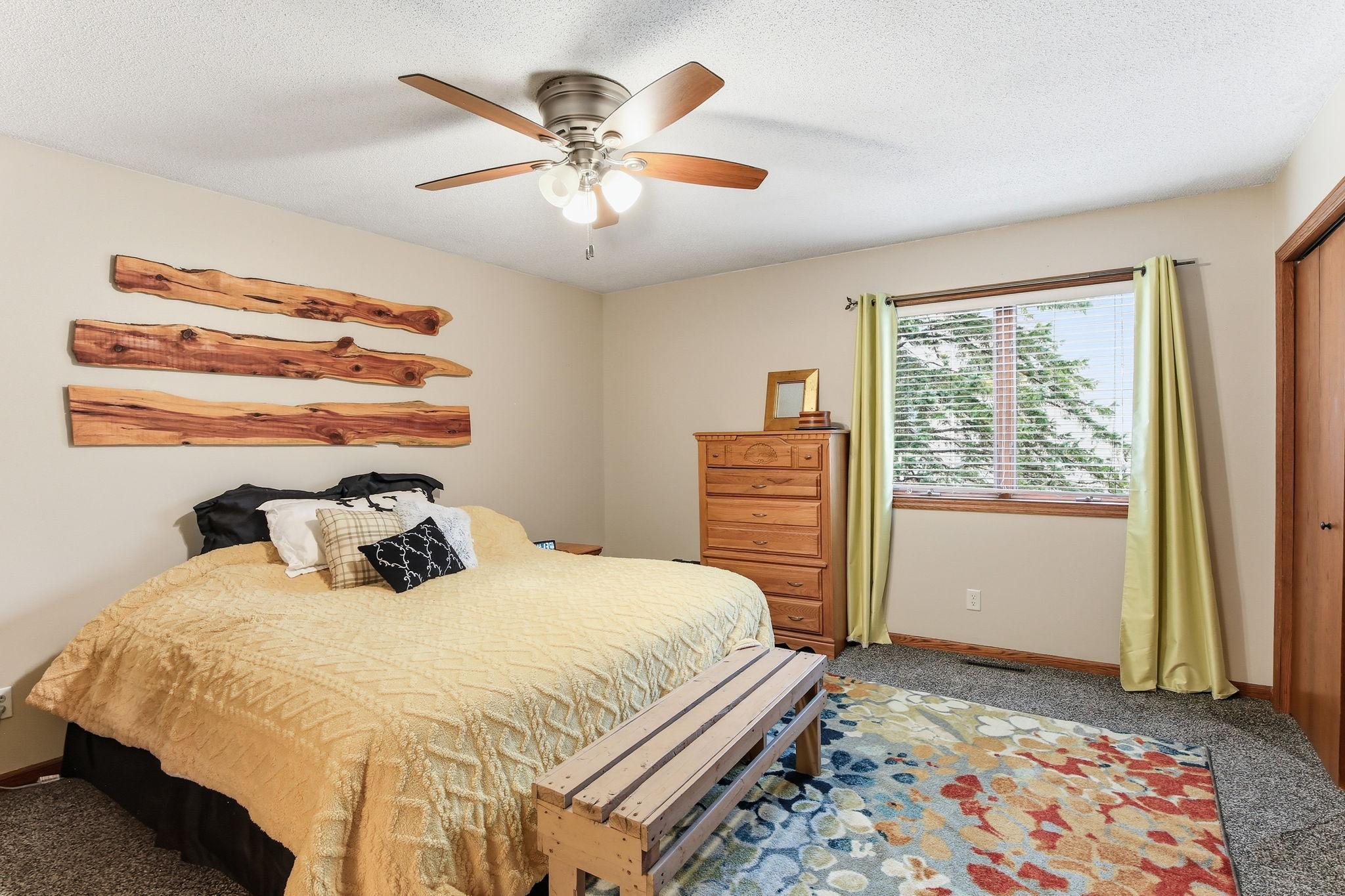 19-web-or-mls-22145-Jason-Ave-N-19.jpg