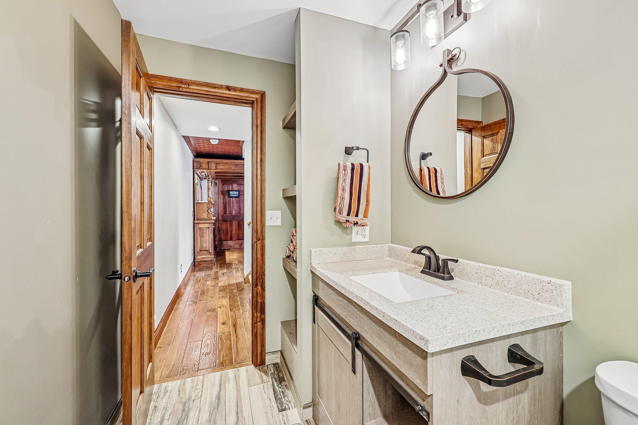 23-web-or-mls-Sandterra Cir-S0105-023.jpg