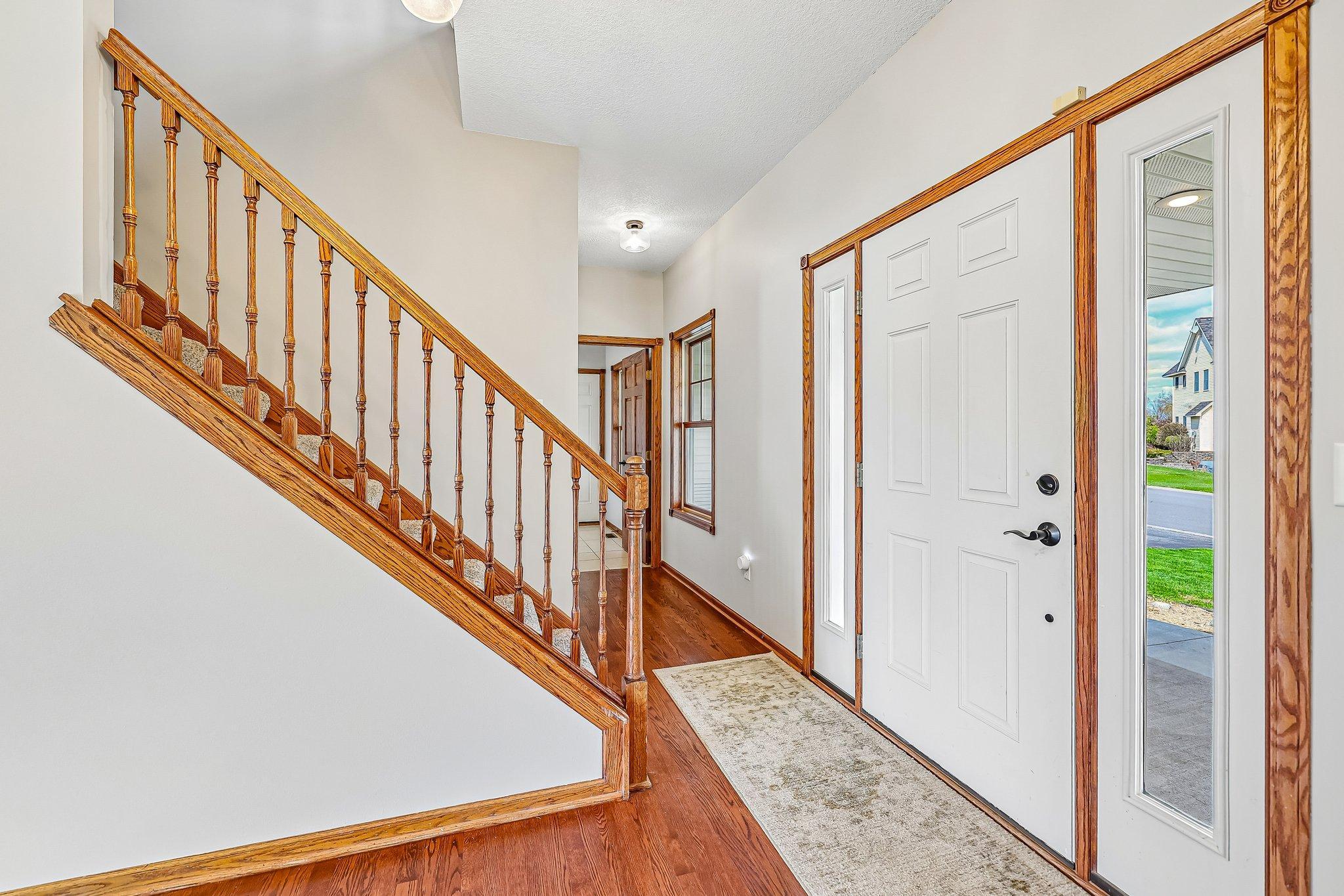 4-web-or-mls-Sandterra Cir-S0105-004.jpg