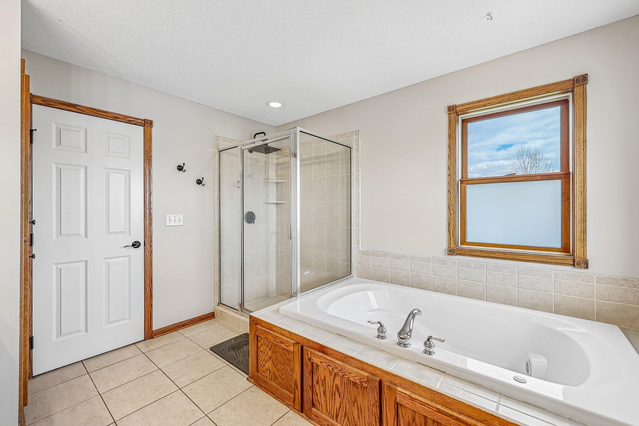 39-web-or-mls-Sandterra Cir-S0105-039.jpg