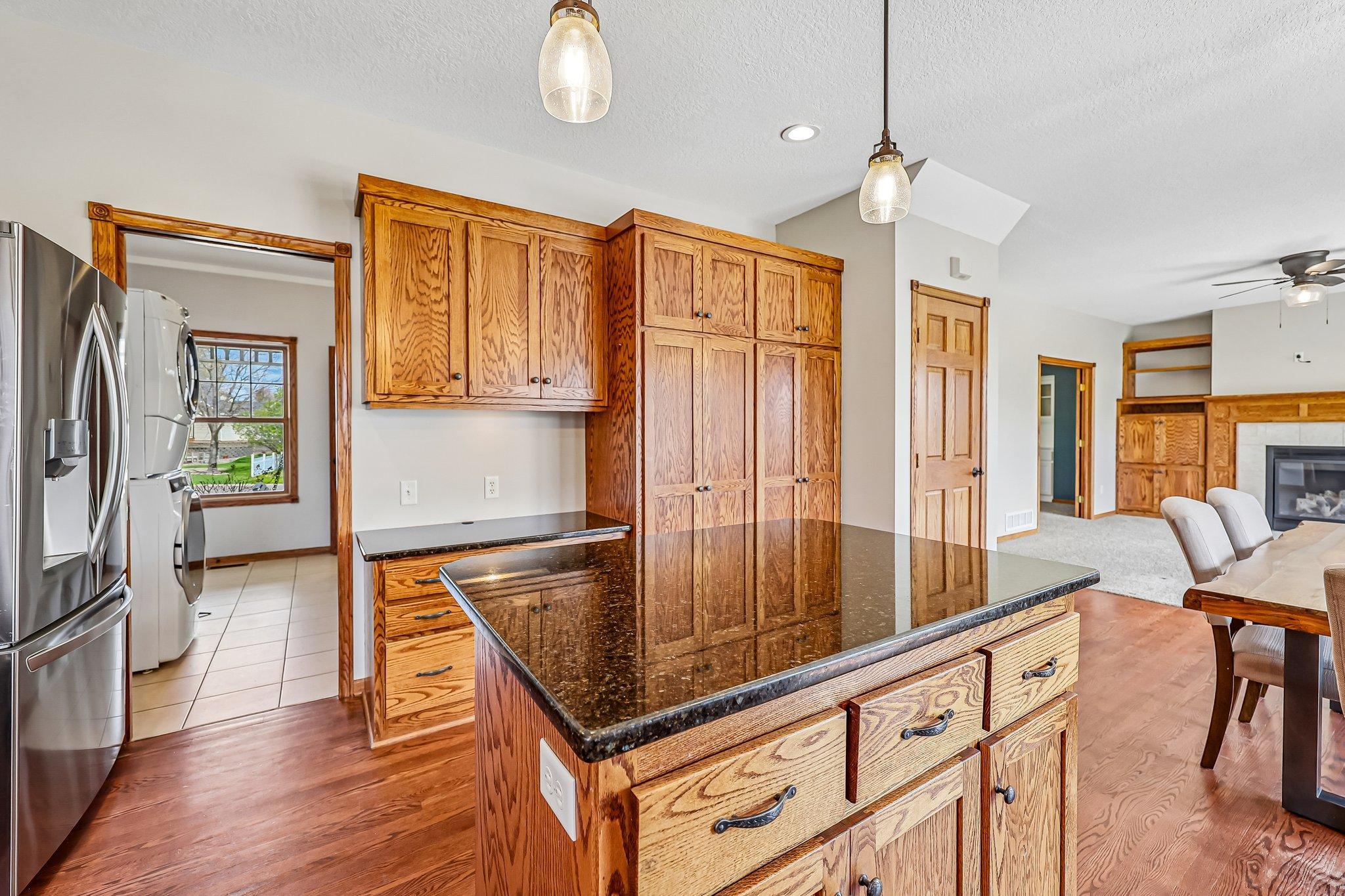 15-web-or-mls-Sandterra Cir-S0105-015.jpg