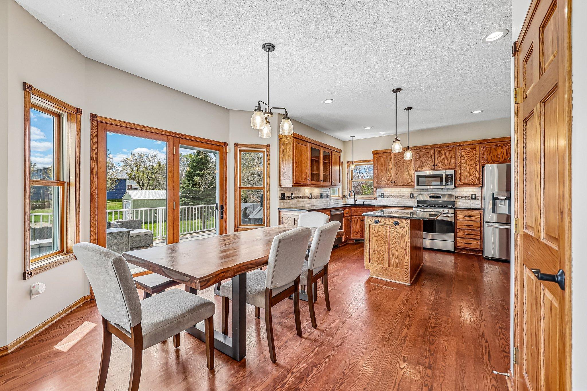 10-web-or-mls-Sandterra Cir-S0105-010.jpg