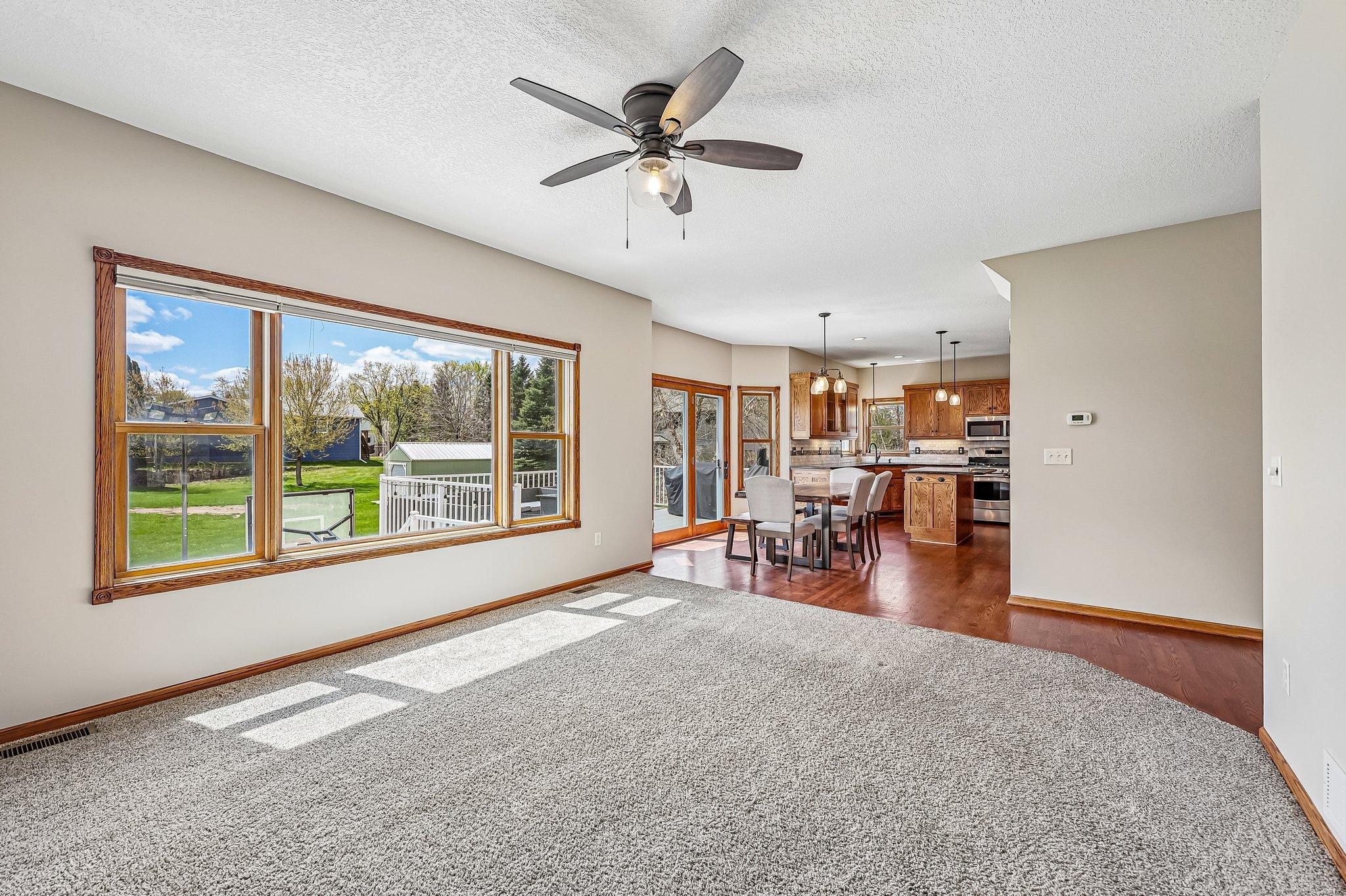 6-web-or-mls-Sandterra Cir-S0105-006.jpg