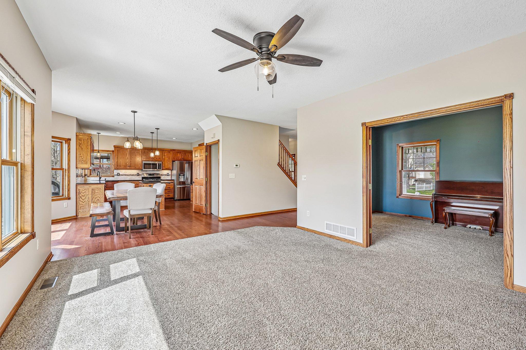 7-web-or-mls-Sandterra Cir-S0105-007.jpg