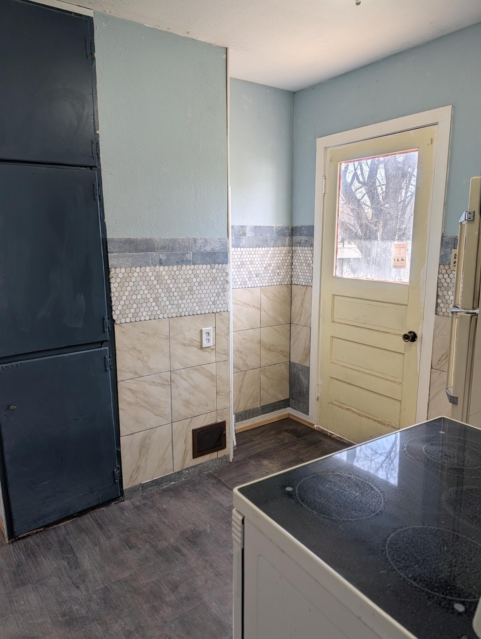 Side door into kitchen