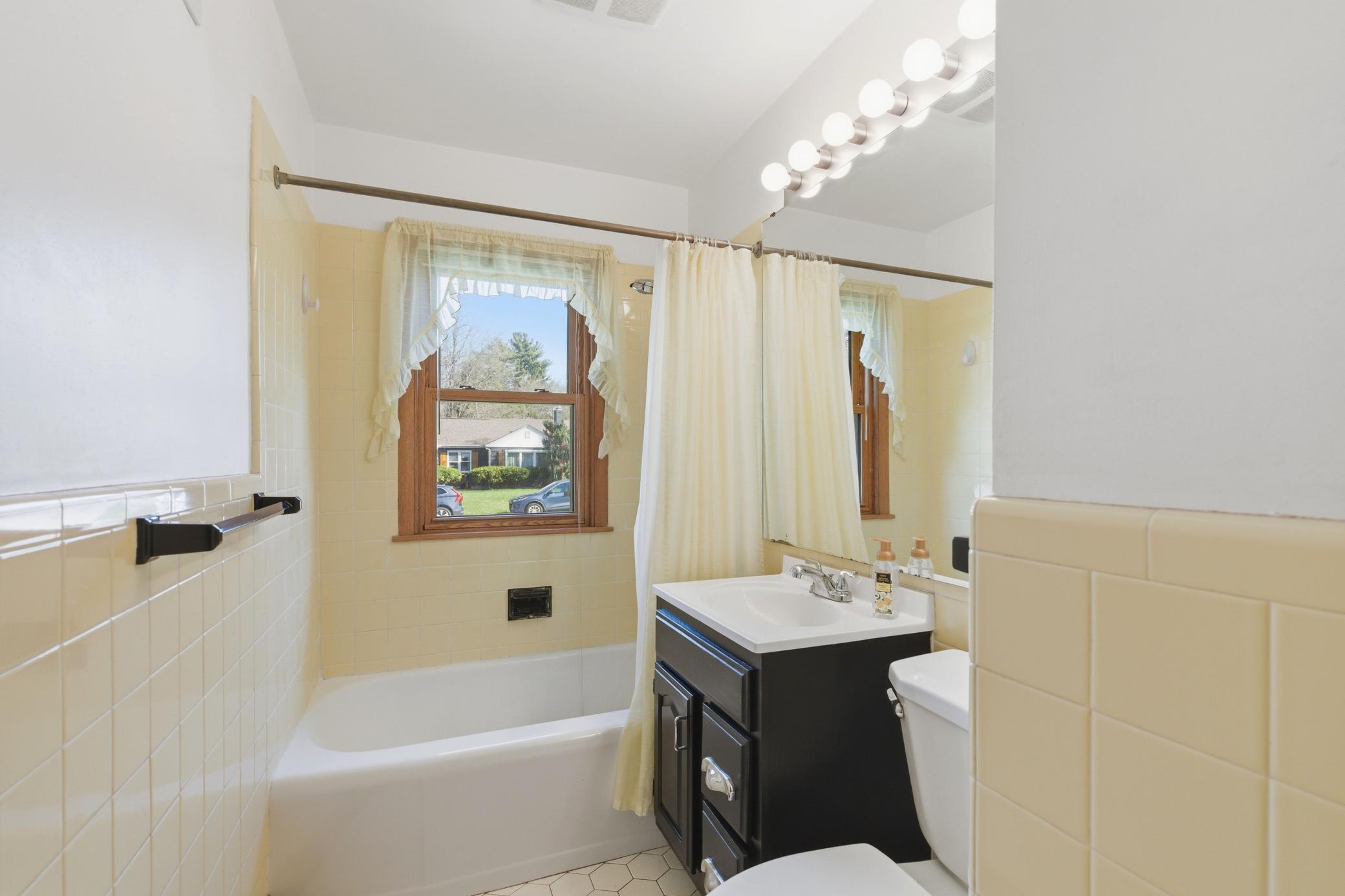 Vintage main floor full bath