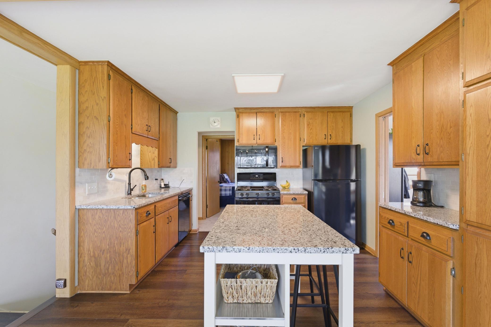 Great storage and cabinet space