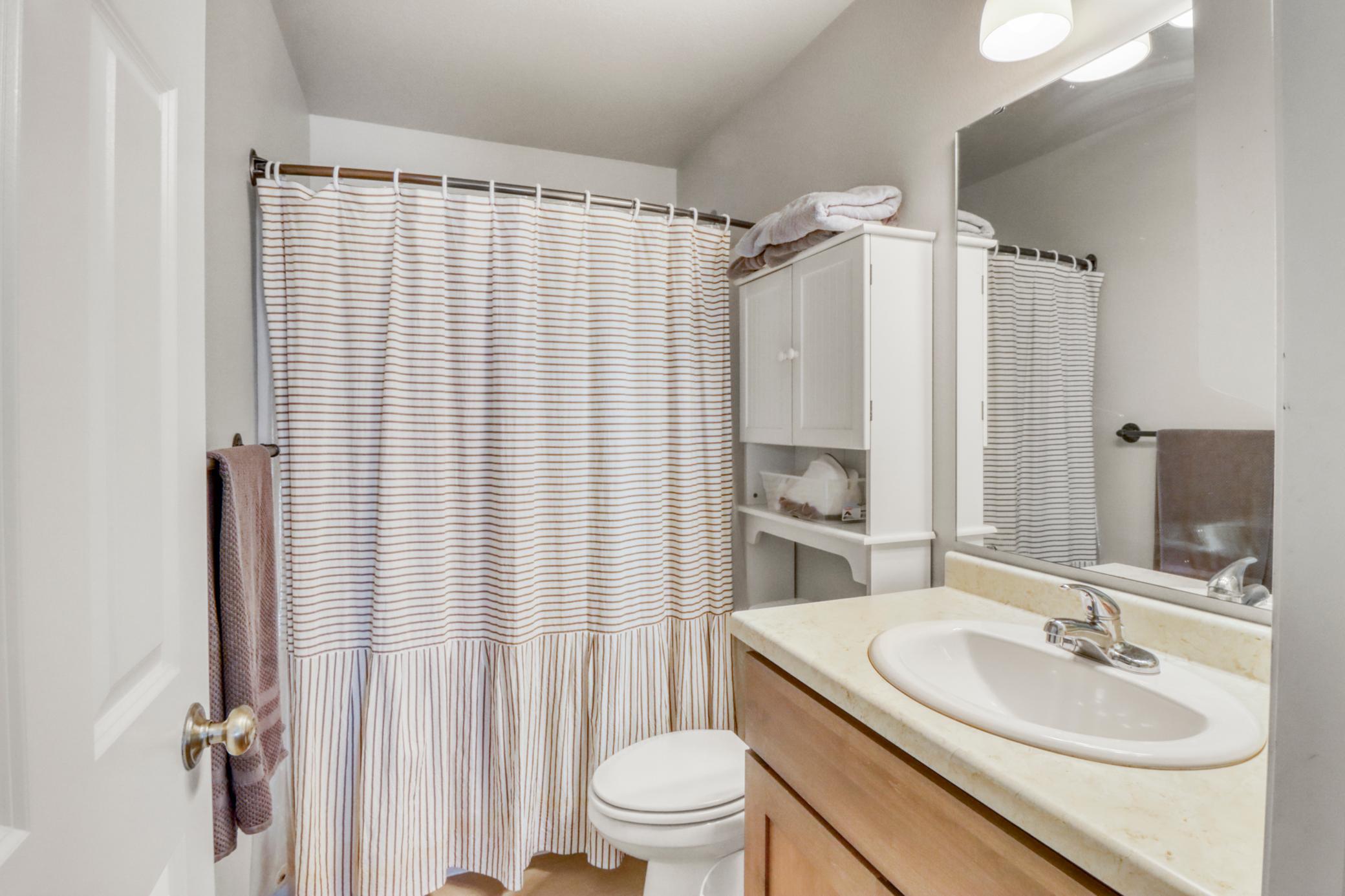 Primary Bathroom1_1.JPG