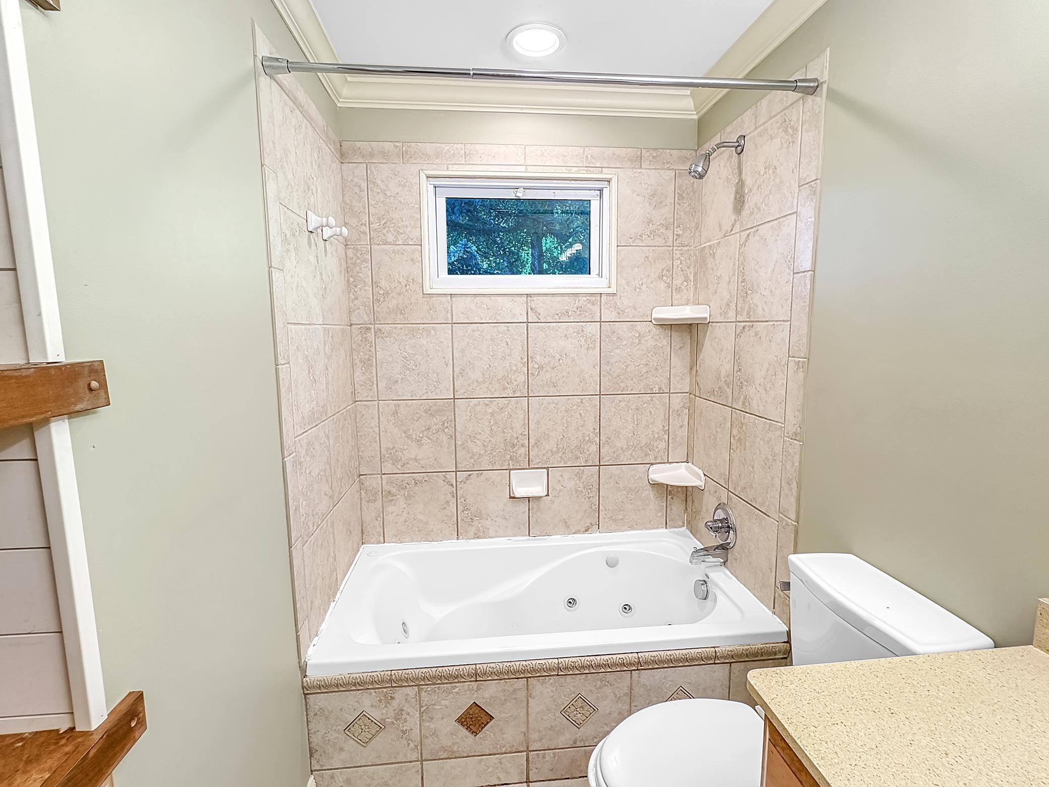 17 Upper Level Bath.jpg