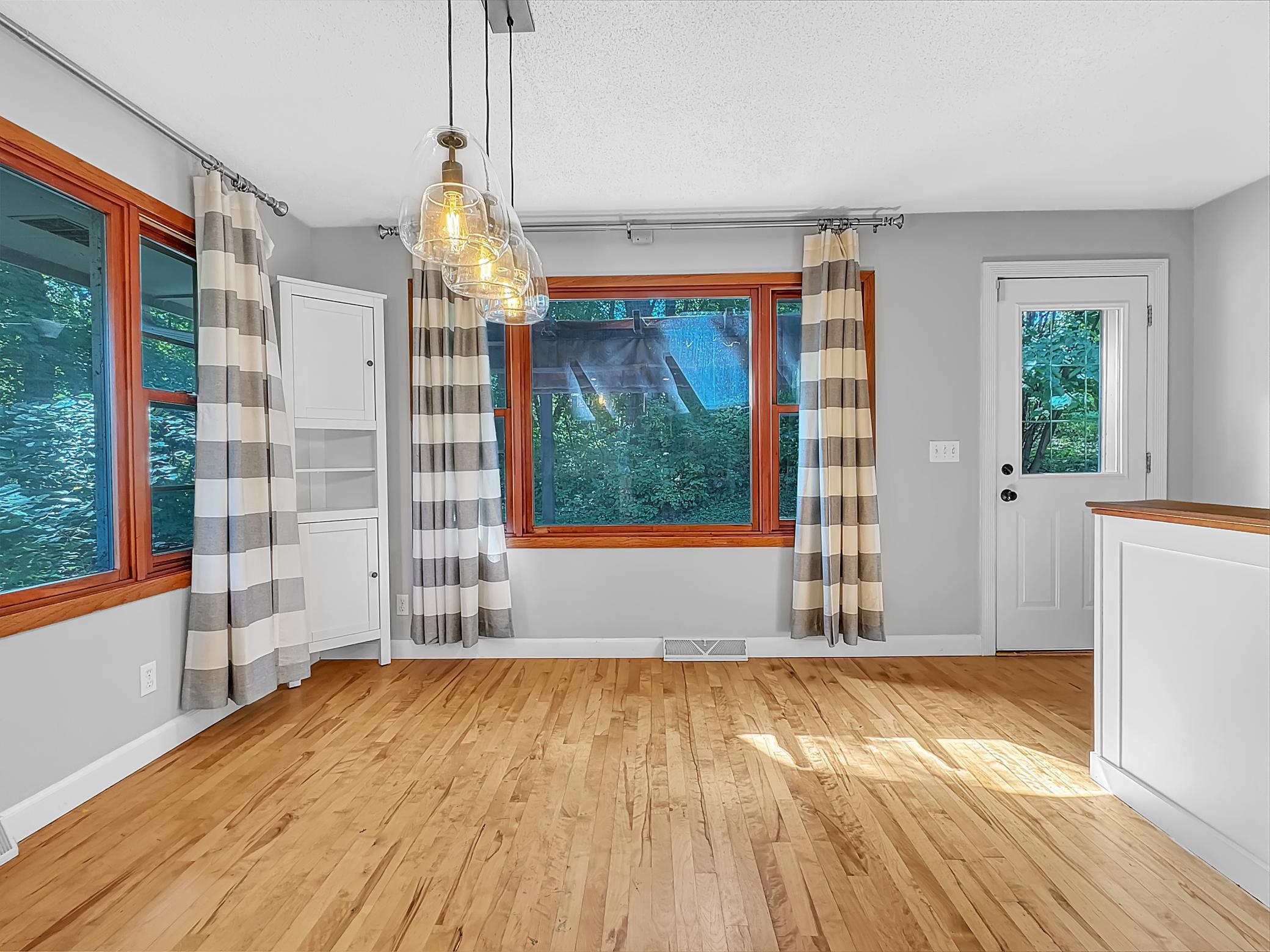 12 Dining Room 2.jpg