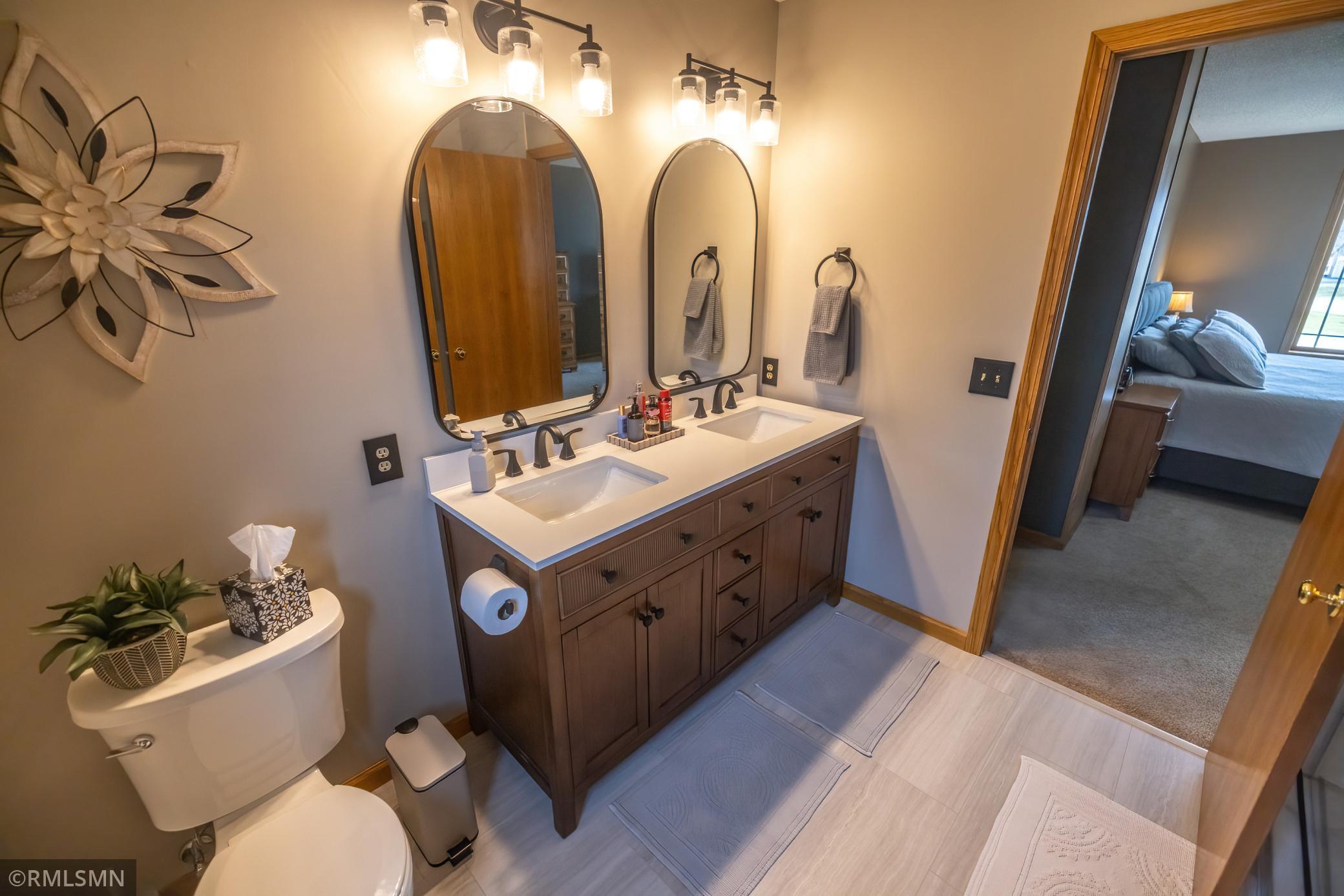 Private owner's bath