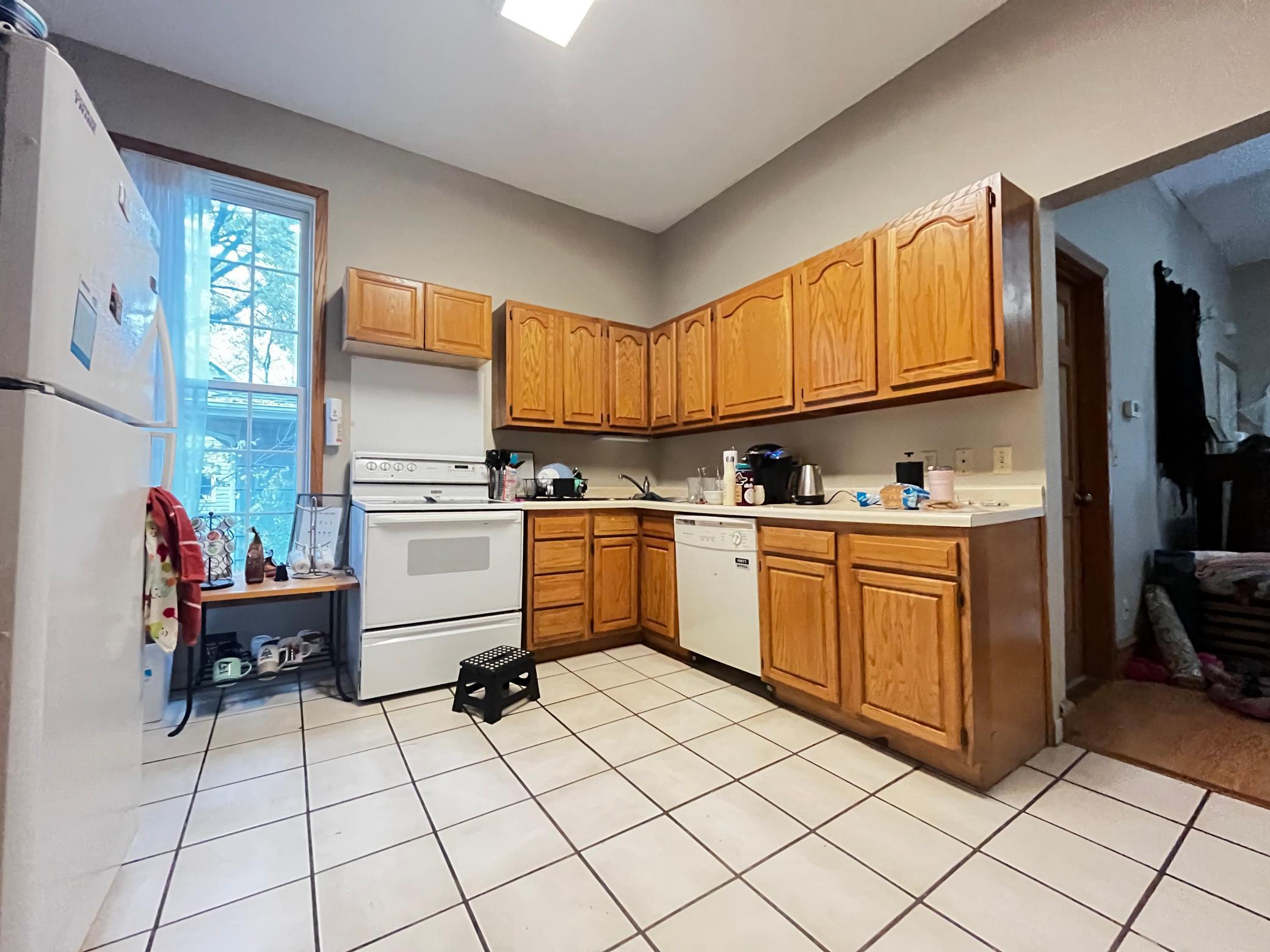 Unit 1 Kitchen 1.JPG