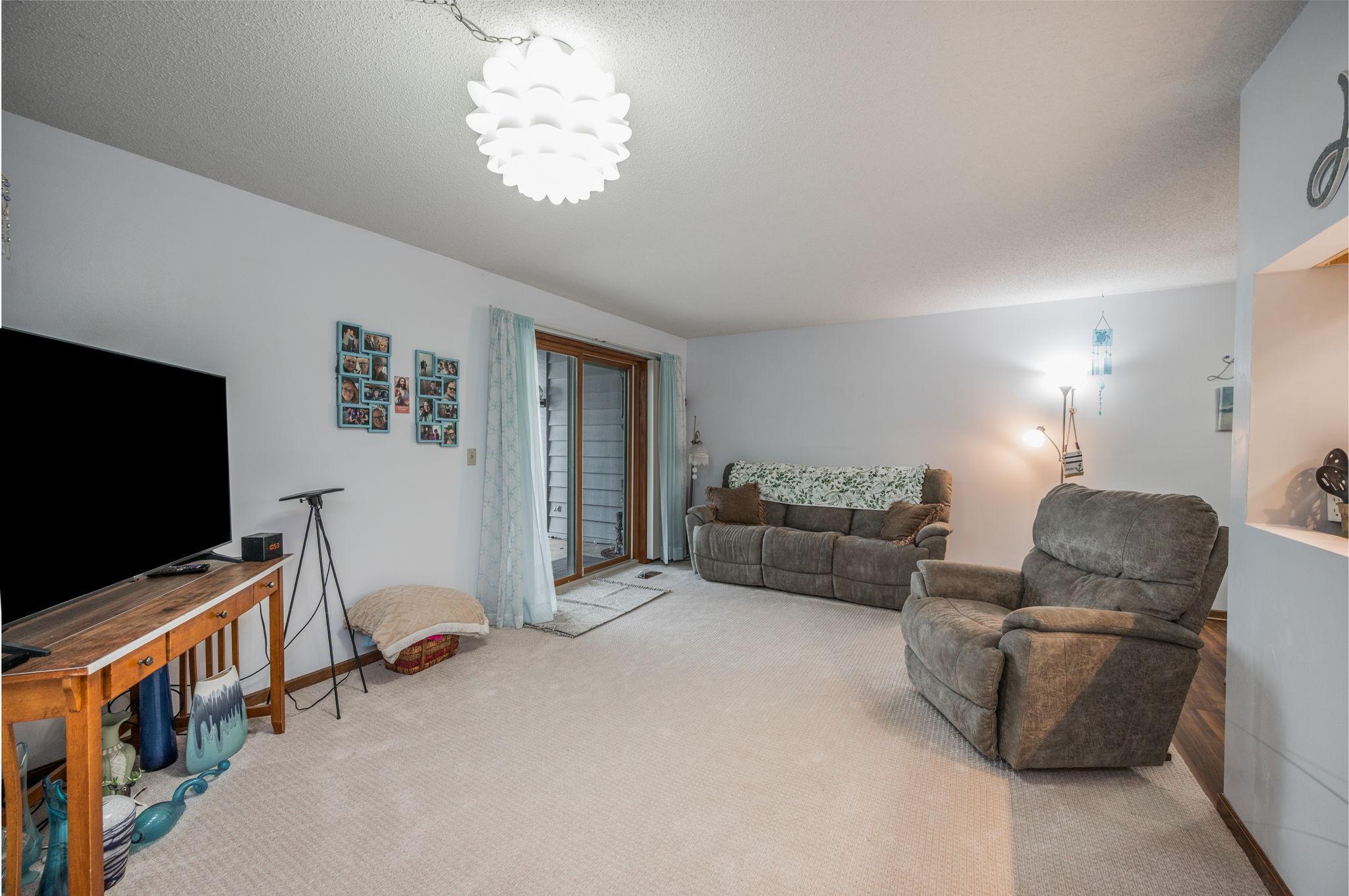 232 S Dewey St 102 Fairmont MN-17.jpg