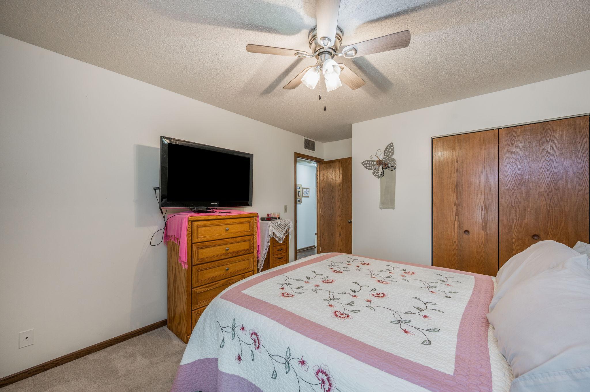 232 S Dewey St 102 Fairmont MN-22.jpg