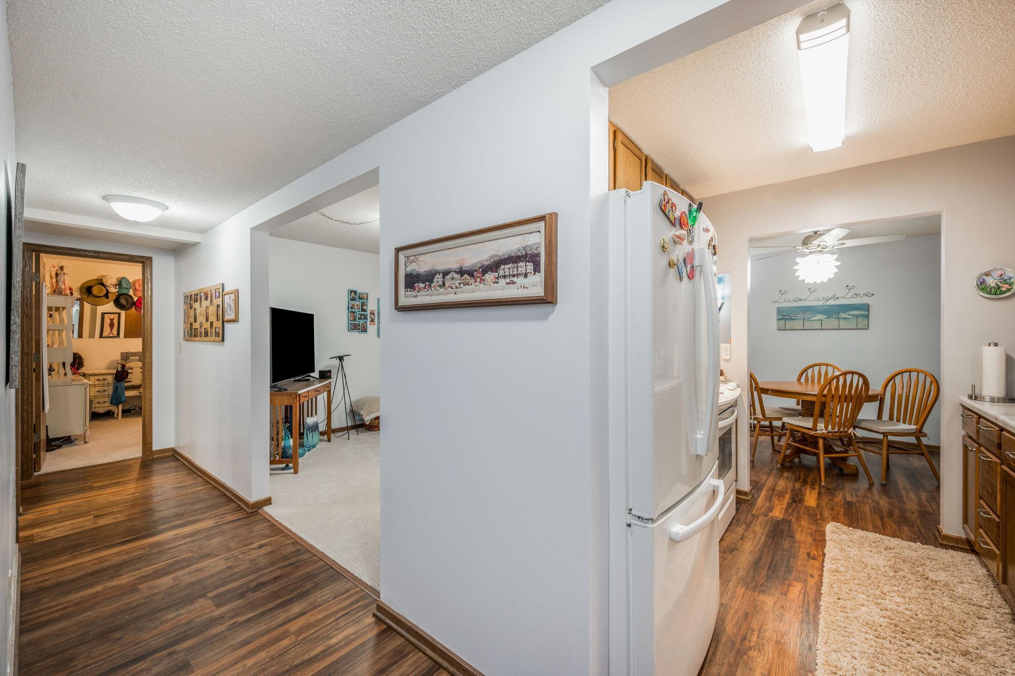 232 S Dewey St 102 Fairmont MN-25.jpg