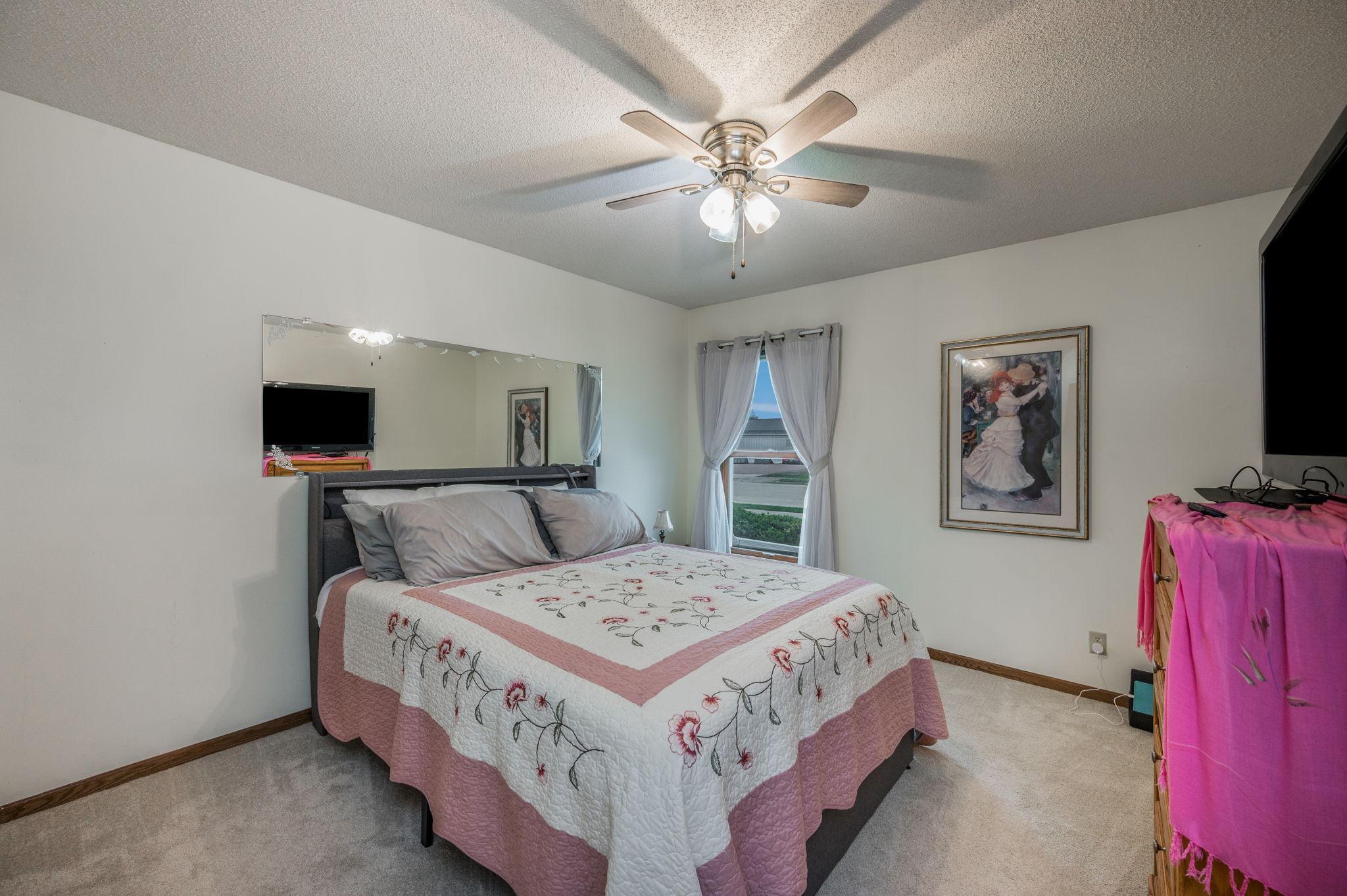 232 S Dewey St 102 Fairmont MN-21.jpg