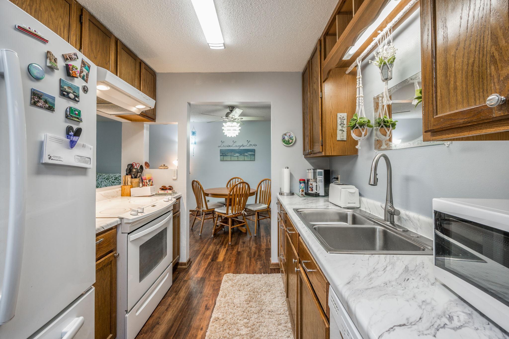 232 S Dewey St 102 Fairmont MN-11.jpg