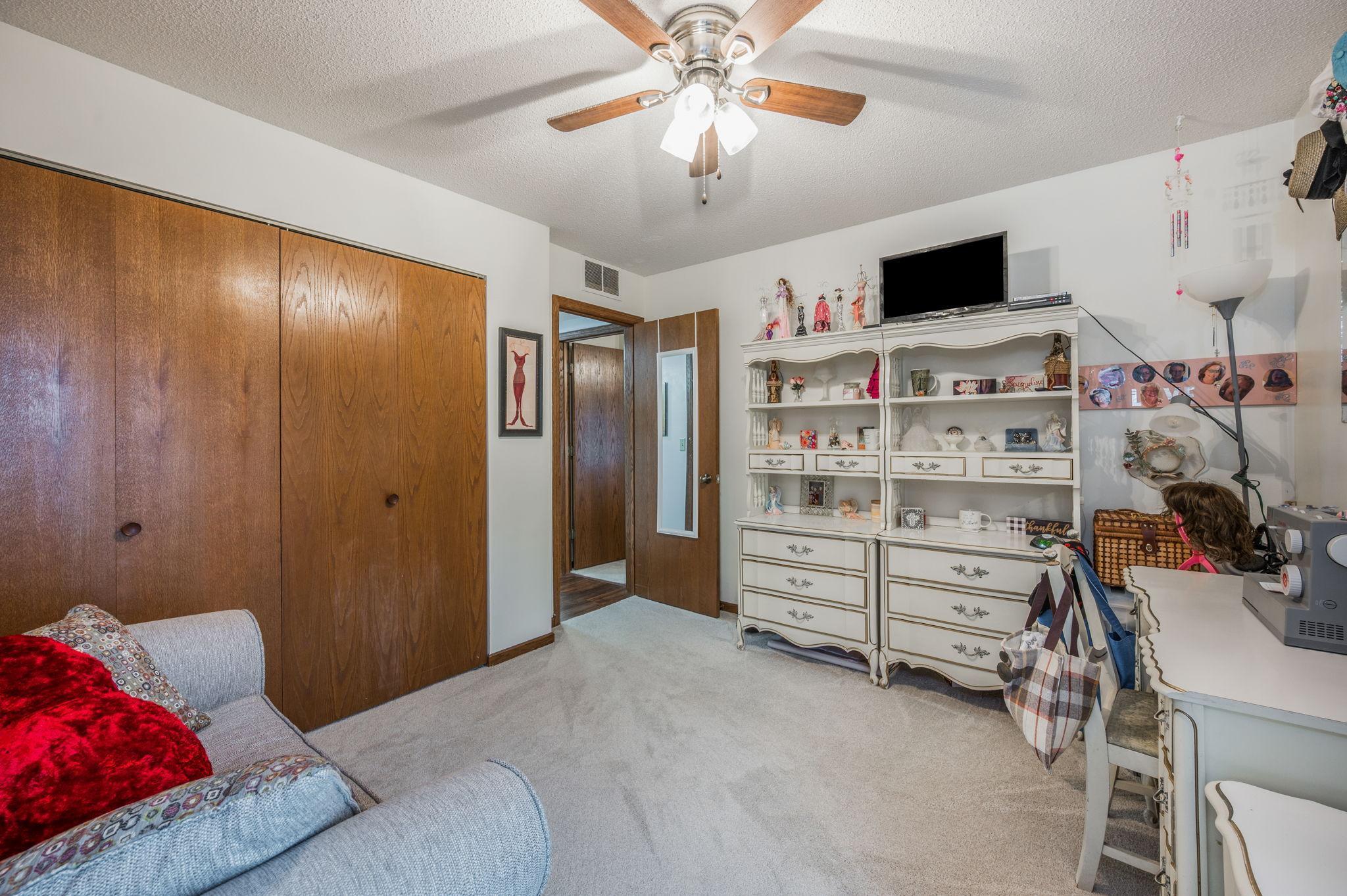 232 S Dewey St 102 Fairmont MN-24.jpg