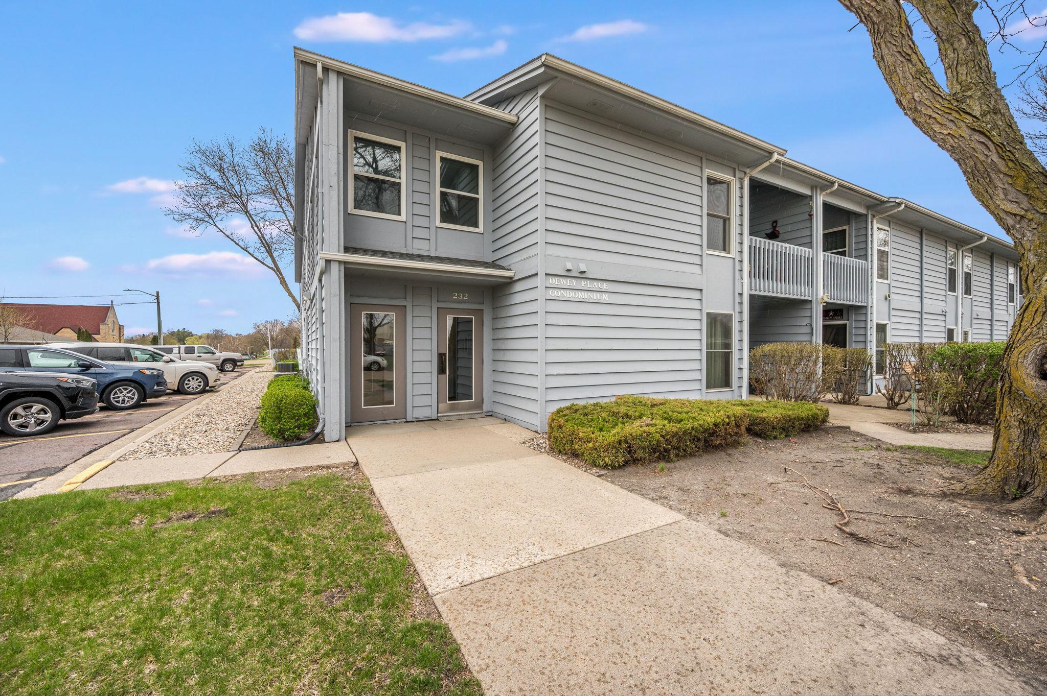 232 S Dewey St 102 Fairmont MN-1.jpg