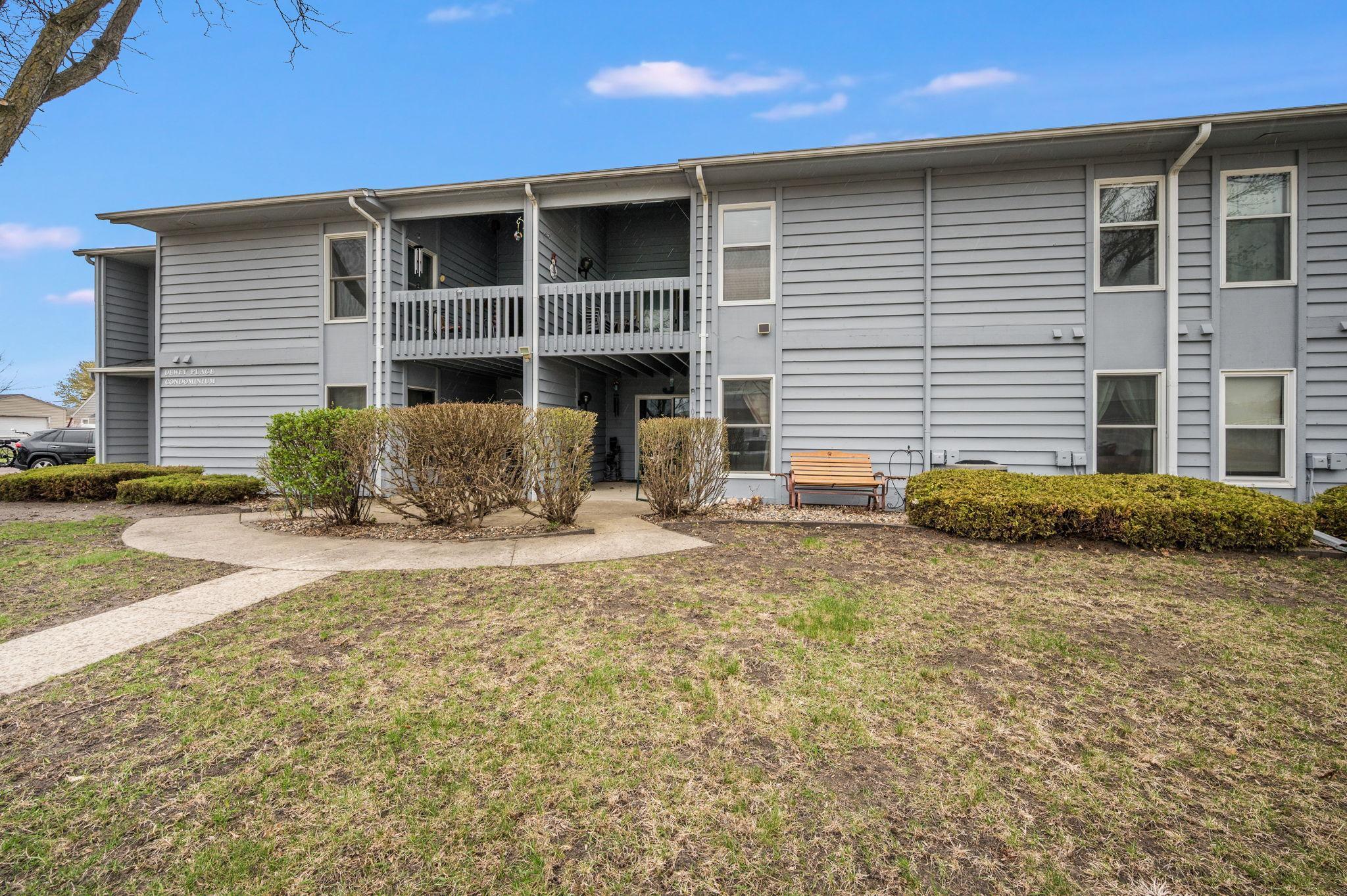 232 S Dewey St 102 Fairmont MN-2.jpg