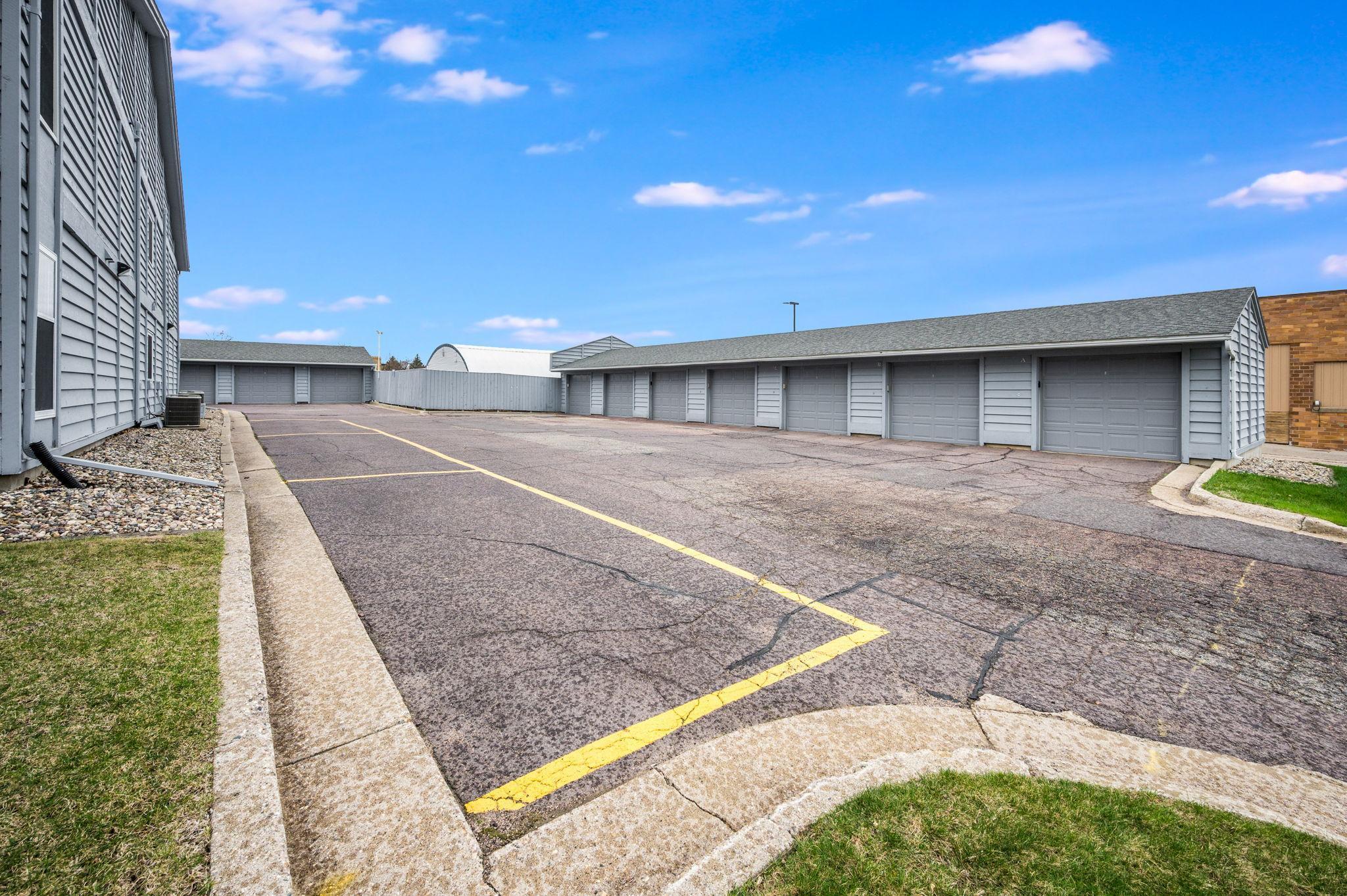 232 S Dewey St 102 Fairmont MN-7.jpg