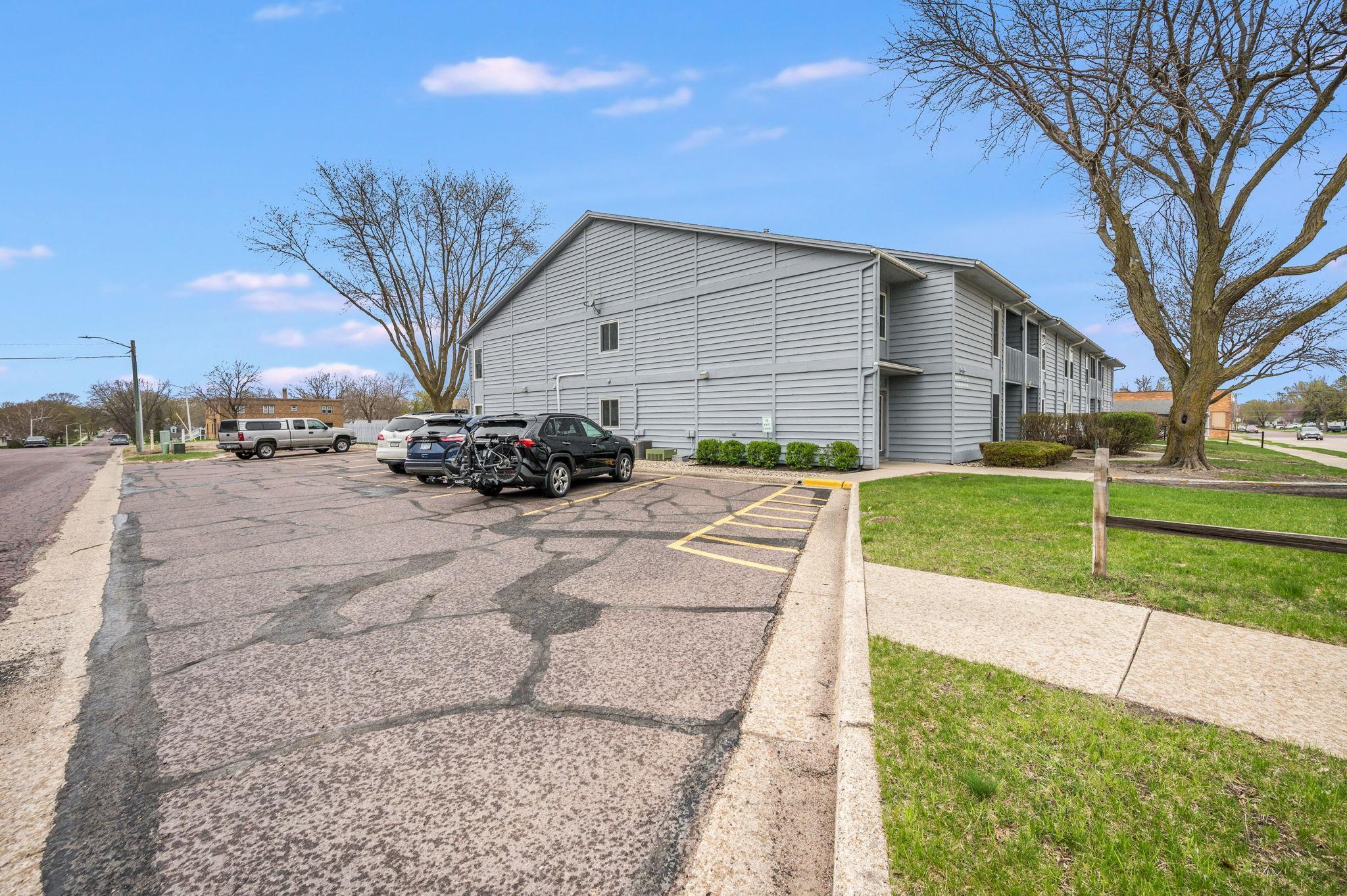 232 S Dewey St 102 Fairmont MN-4.jpg