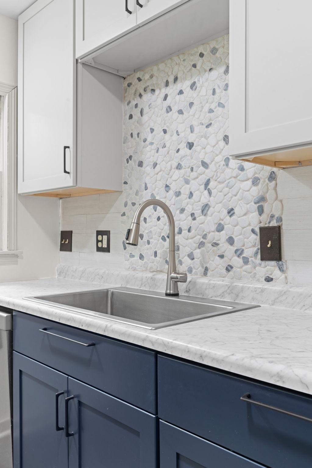 ...and a super cute river pebble accent wall!