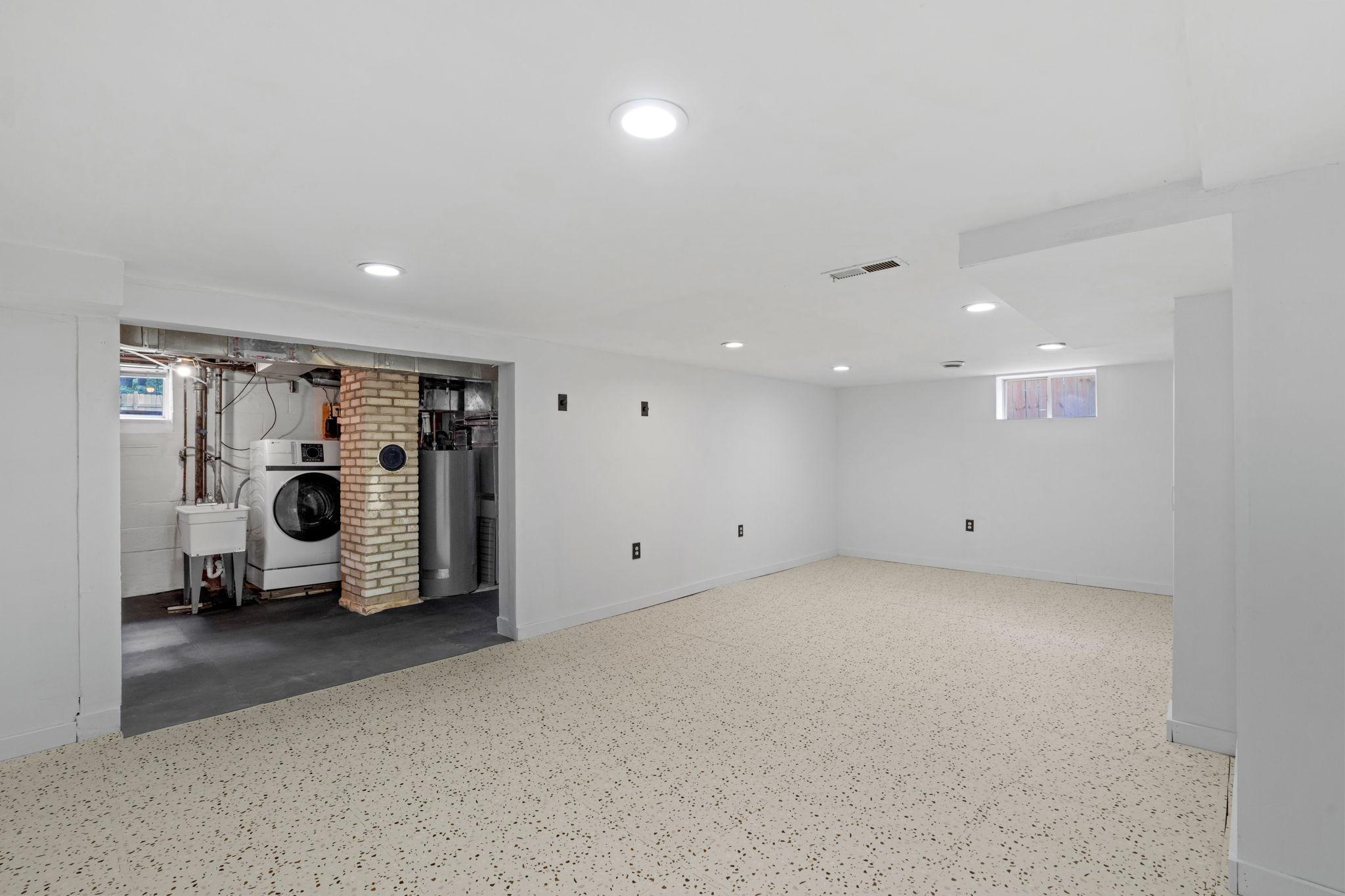 An easy third bedroom awaits, along with easy bathroom behind this wall.