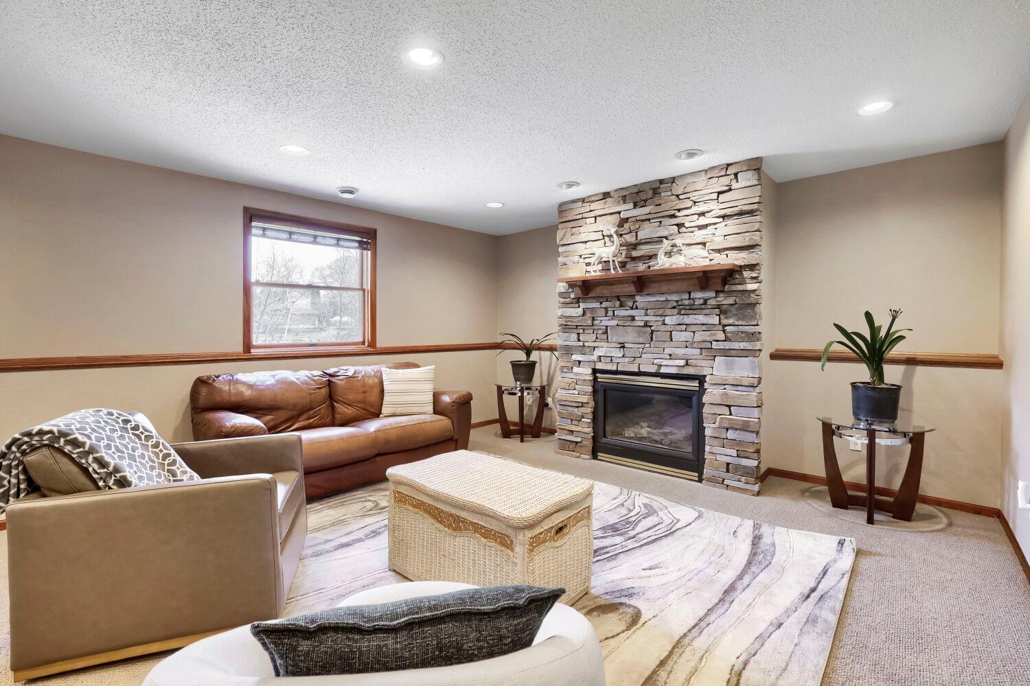 22171 Jason Ave N - Web Quality - 016 - 12 Family Room.jpg