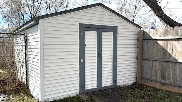 Storage Bldg. in Back Yard