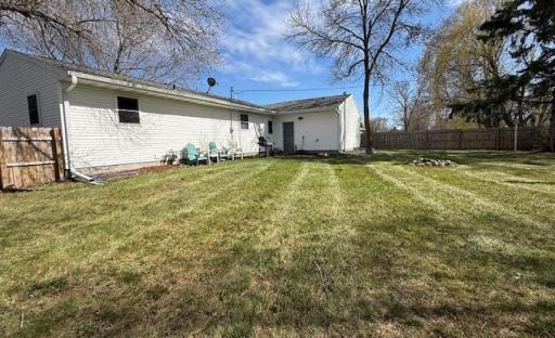 13 N Muyres Avenue, Carlos, MN 56319