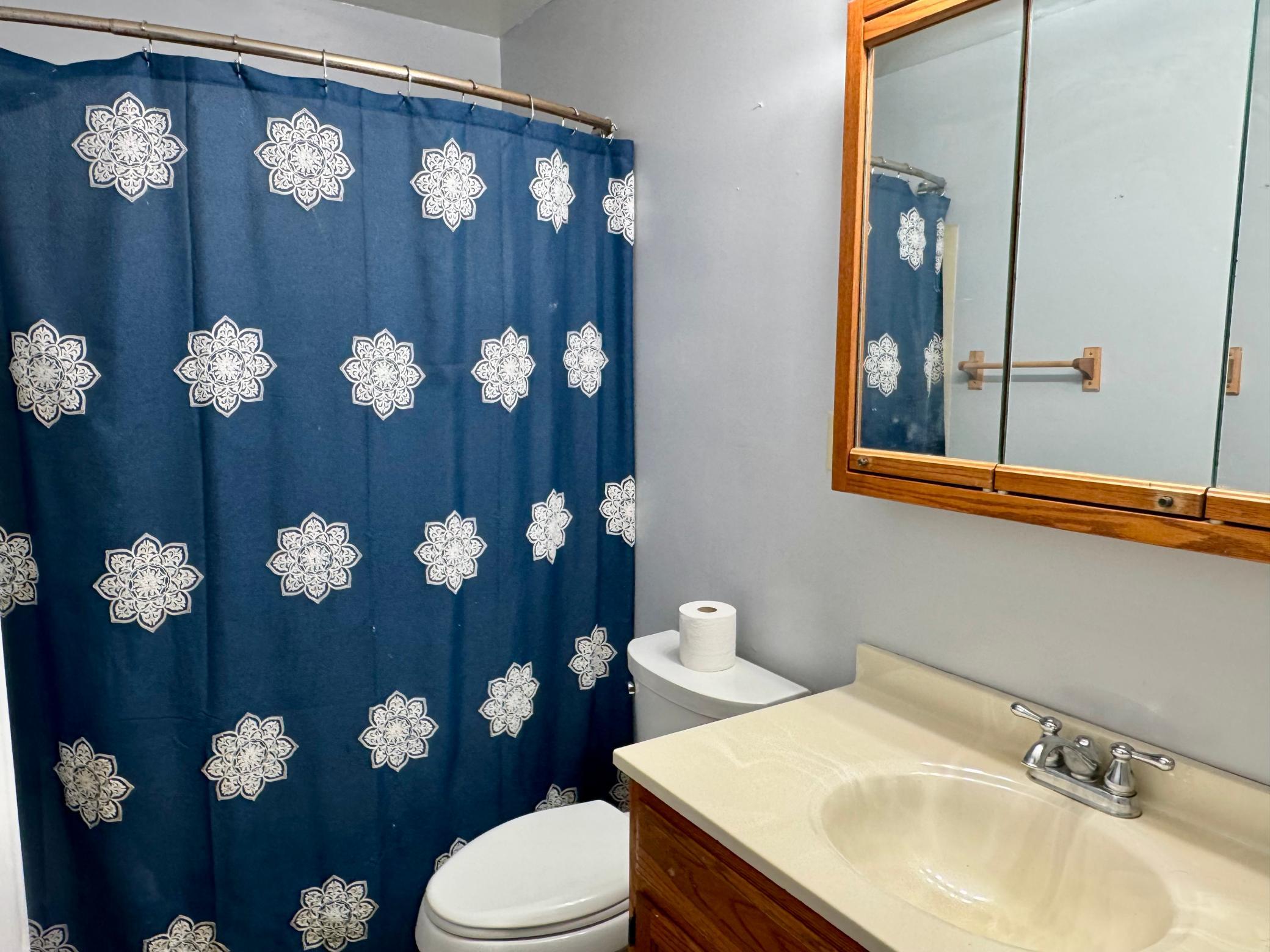 Main floor full bath