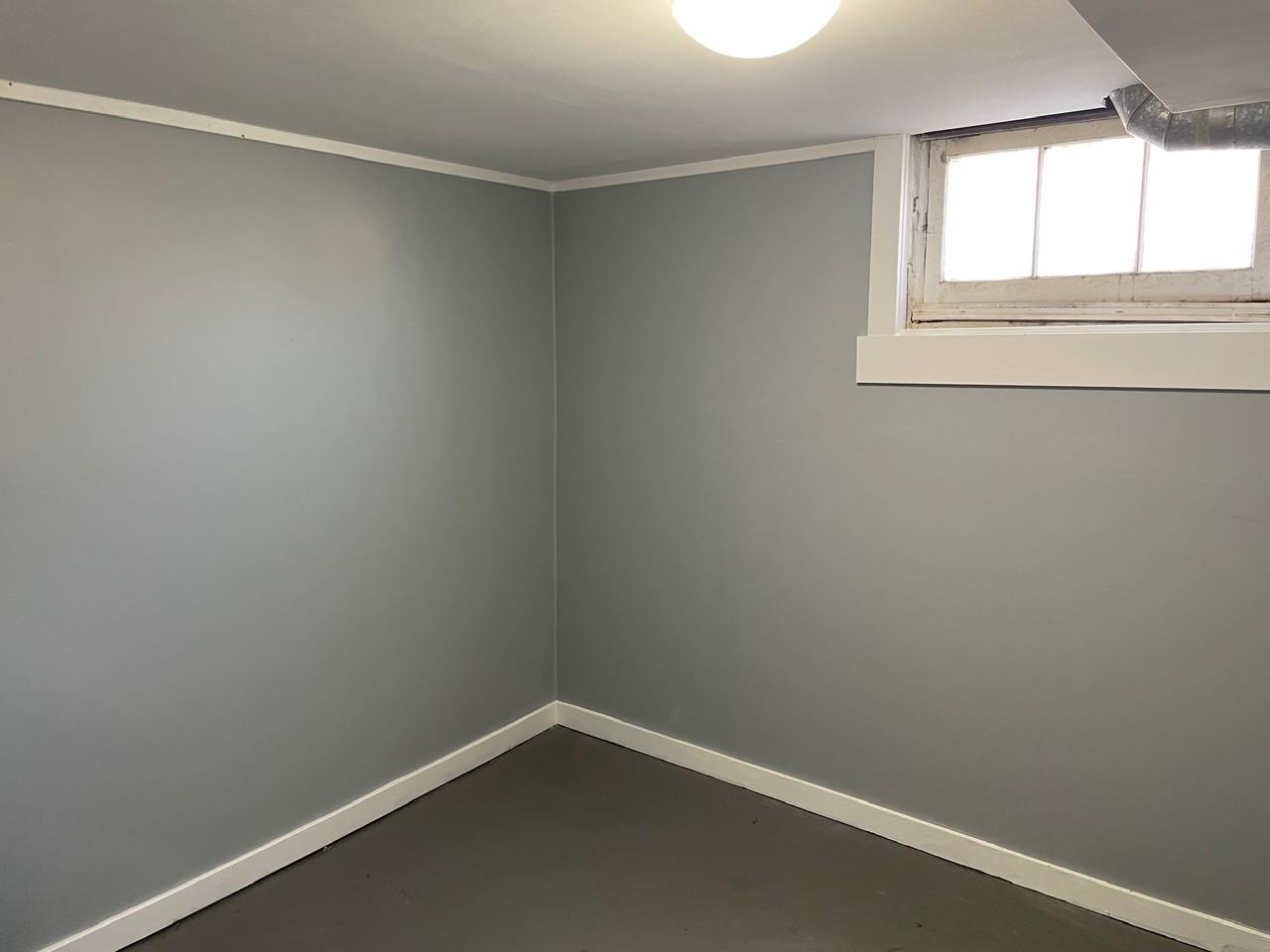 Lower level bonus room