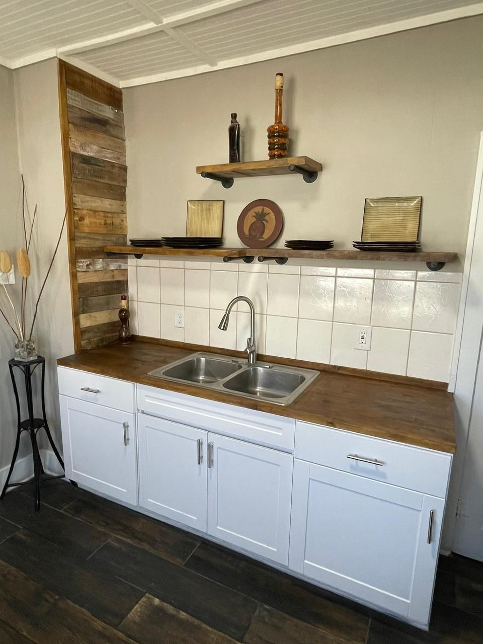 Kitchen sink area
