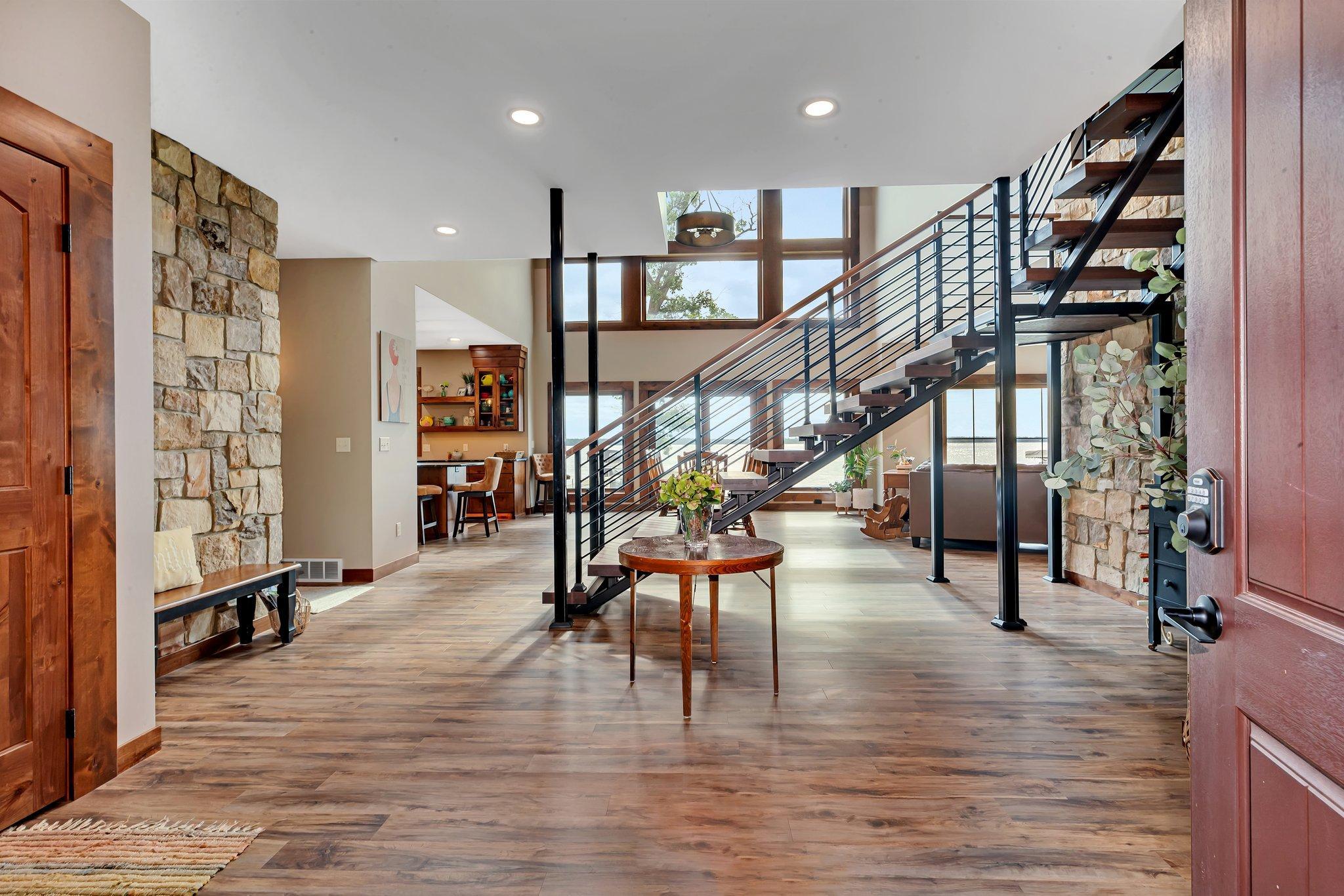 41 Entry To Stairs.jpg