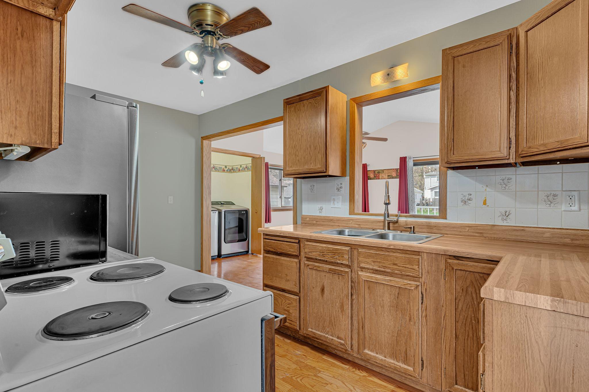 813-Kitchen