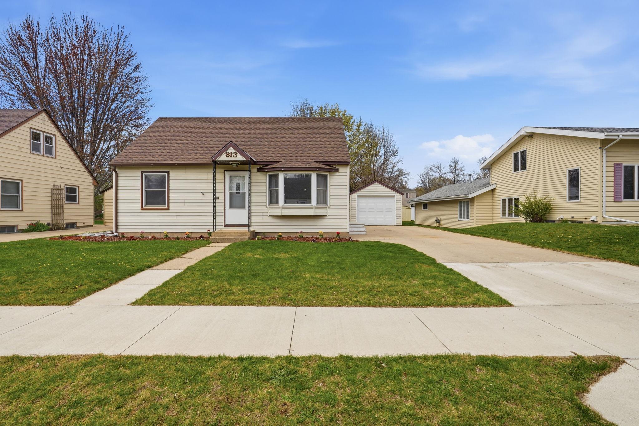 813 Augusta Avenue SE, Willmar
