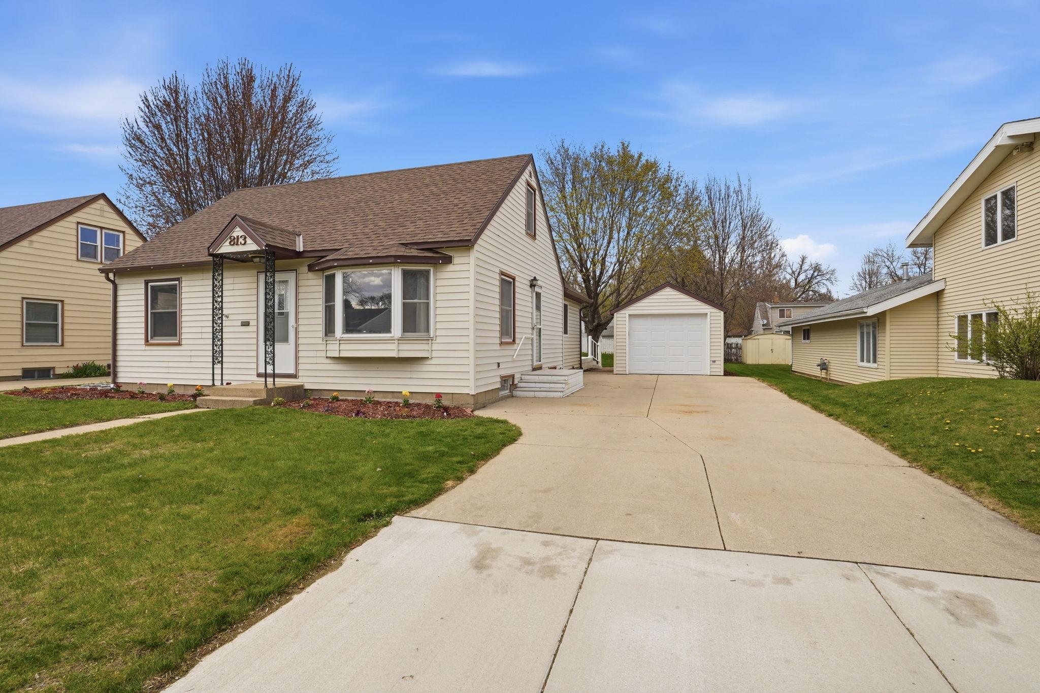813 Augusta Avenue SE, Willmar