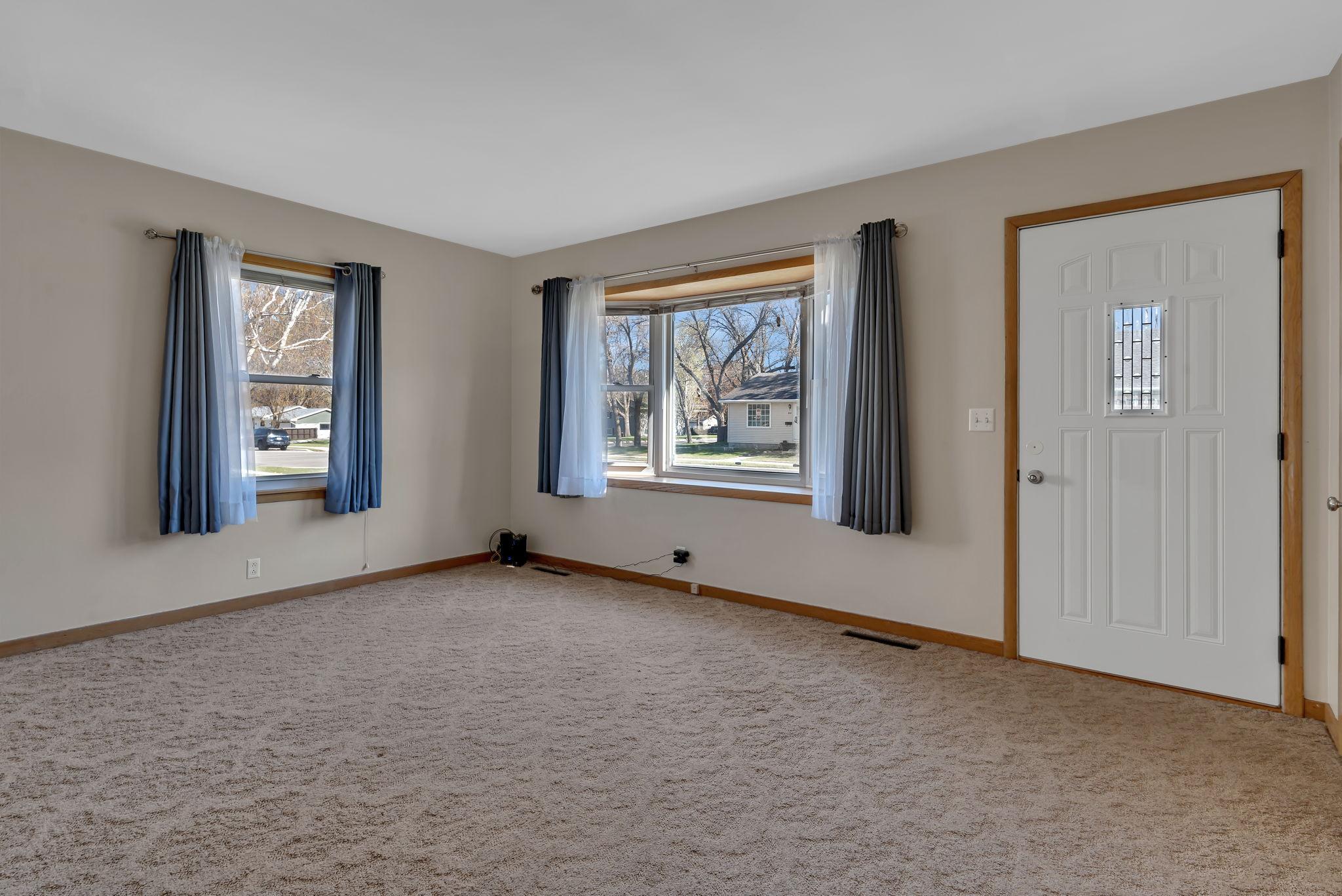 813-Main Level Living Room