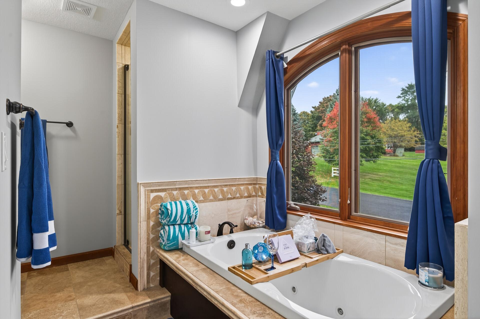 Upper Level Primary Suite Bath