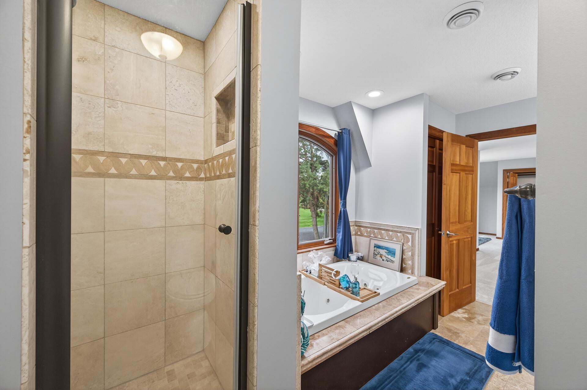 Upper Level Primary Suite Bath