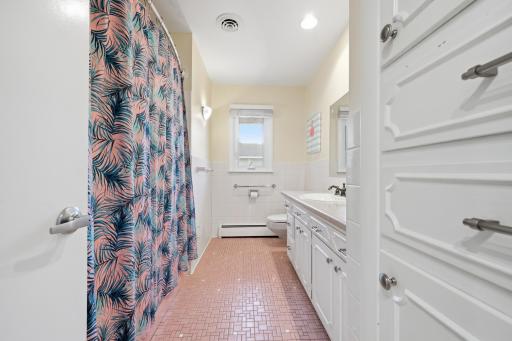 613 Monroe Street S, Shakopee, MN 55379
