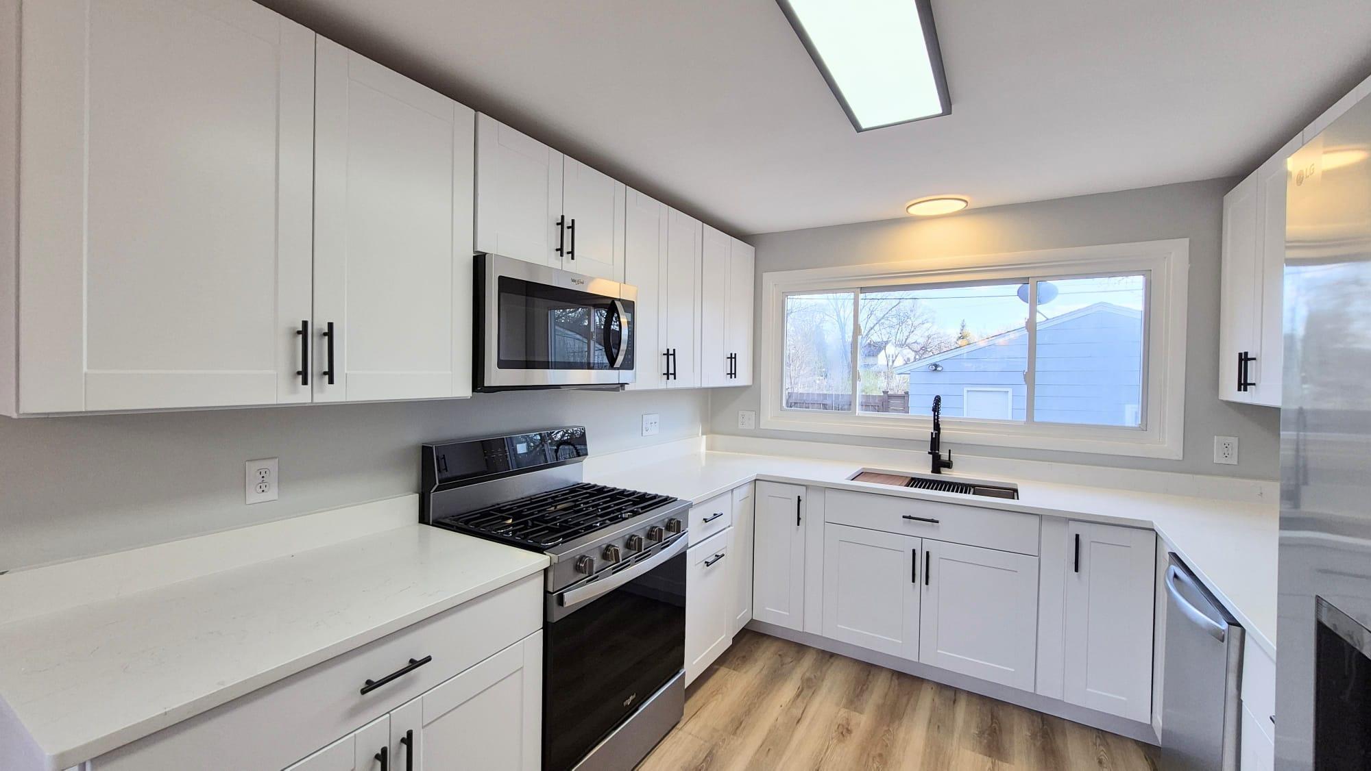 Brand NEW Kitchen with upgraded finishes to enjoy