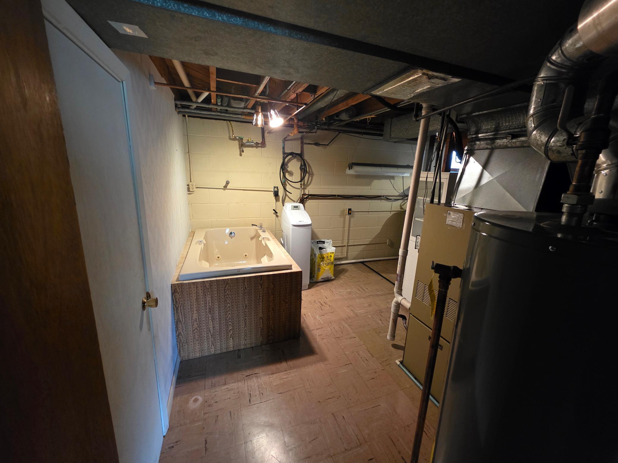 Bathtub (Basement)