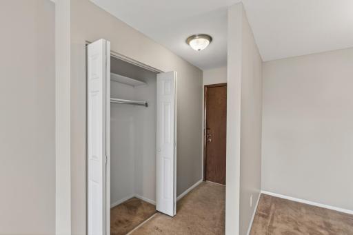 2690 Oxford Street N, 239, Saint Paul, MN 55113