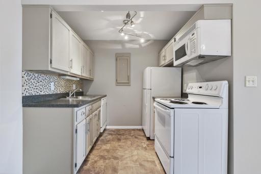 2690 Oxford Street N, 239, Saint Paul, MN 55113