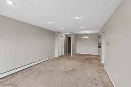 2690 Oxford Street N, 239, Saint Paul, MN 55113