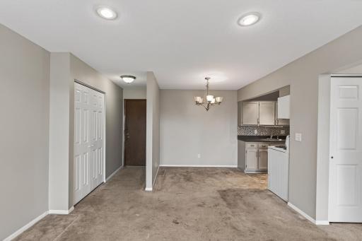 2690 Oxford Street N, 239, Saint Paul, MN 55113