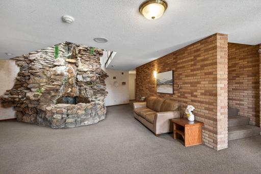 2690 Oxford Street N, 239, Saint Paul, MN 55113