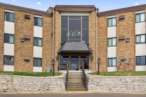 2690 Oxford Street N, 239, Saint Paul, MN 55113